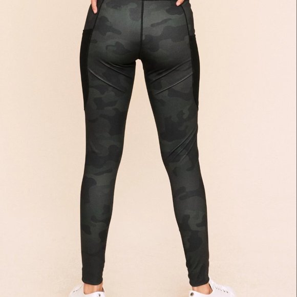 Emberly Athletic Leggings in Camo by earth republic - Picture 7 of 7
